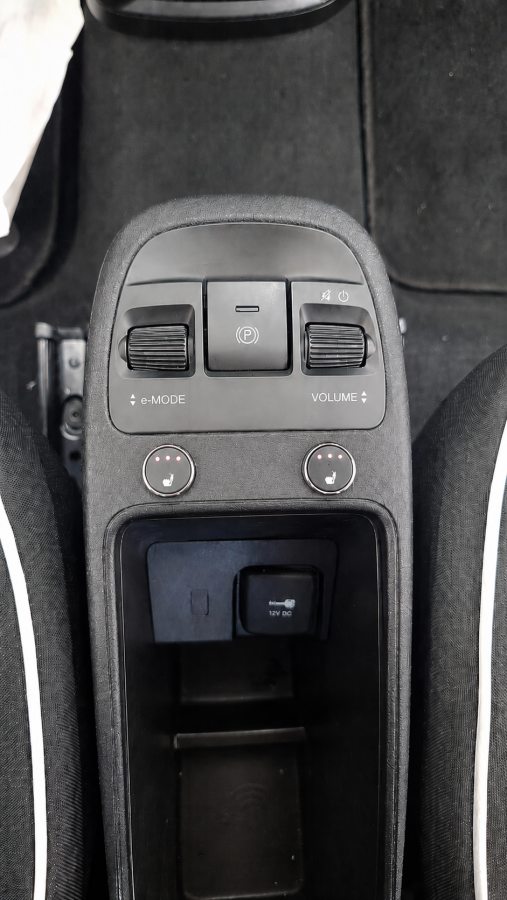 Sitzheizungsset Carbon 3-stufig für Fiat 500e ab 2020 mit zwei runden, beleuchteten Tastern